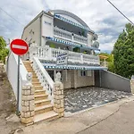 Lara Apartman Klenovica