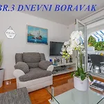 Lara Apartman Klenovica