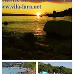 Lara Apartman *