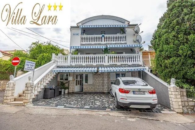 Lara Apartmán *