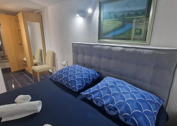 Lara Apartmán *