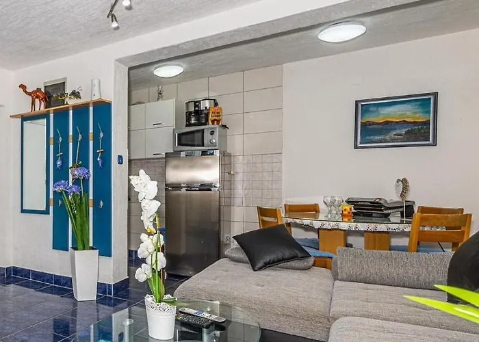 Lara Apartmán *
