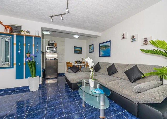Lara Apartmán *